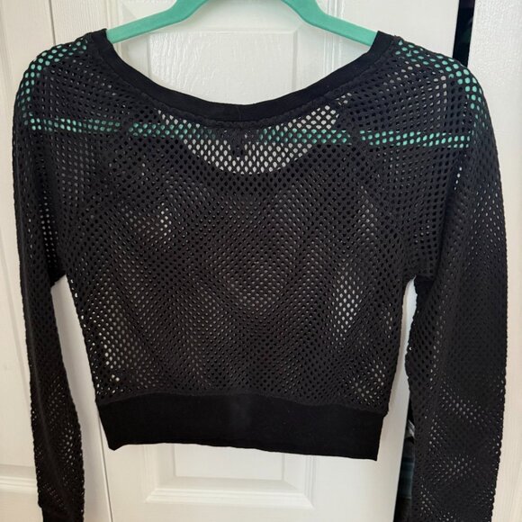 Express Women’s Black Fishnet cropped sweater - Picture 2 of 2